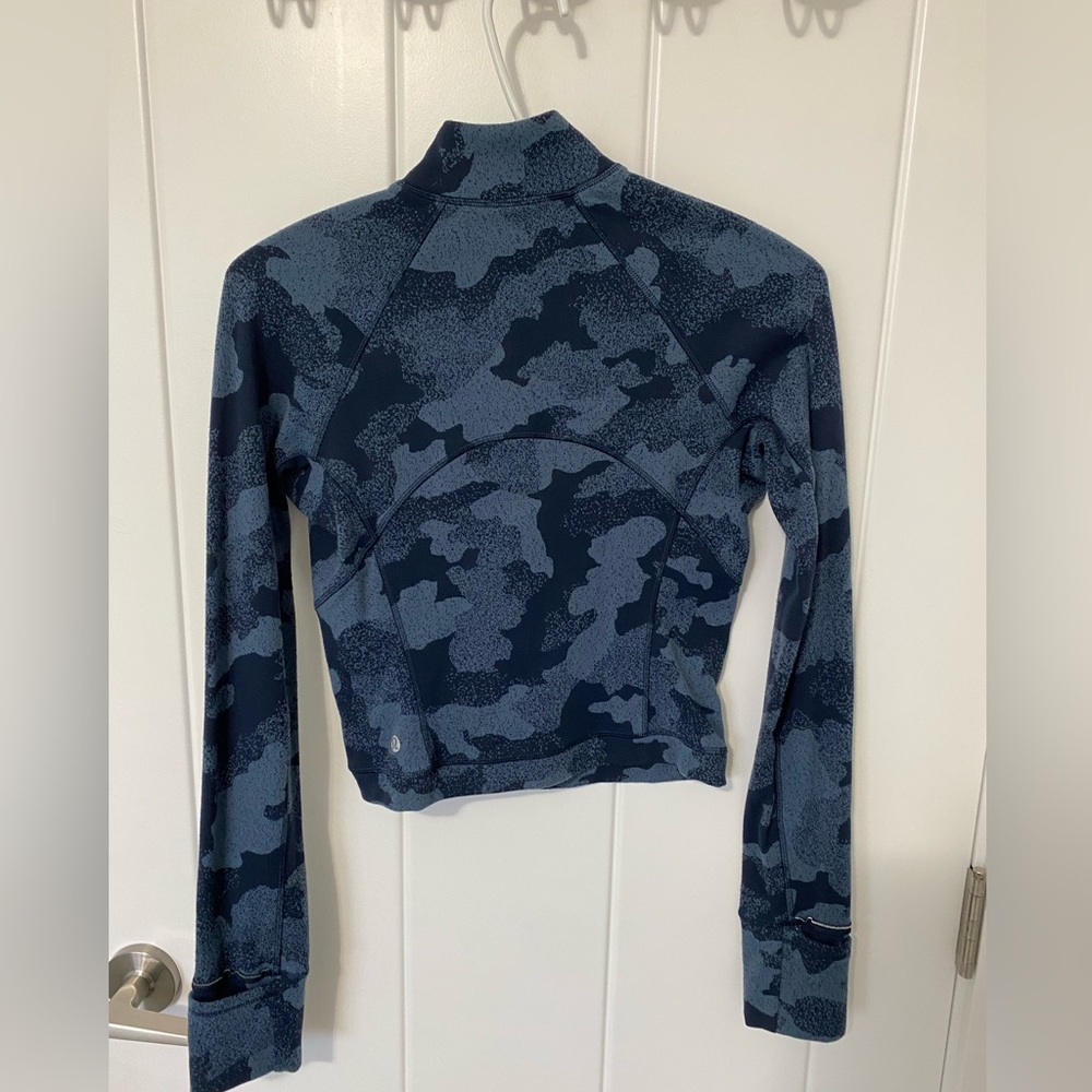 Women’s Lululemon Cropped Half Zip Winter Running Sweater. - Picture 2 of 2